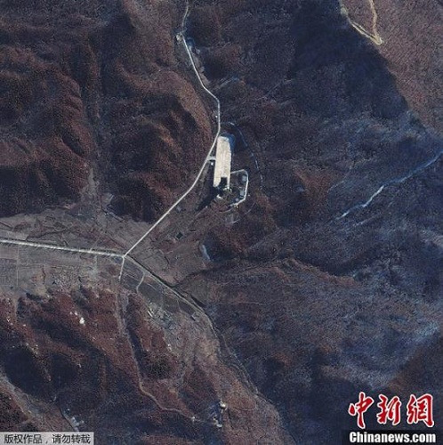當(dāng)?shù)貢r(shí)間12月1日，朝鮮宇宙空間技術(shù)委員會(huì)發(fā)言人說(shuō)，朝鮮將于本月10日至22日間發(fā)射衛(wèi)星。圖為國(guó)外媒體近日公布的俯瞰朝鮮衛(wèi)星發(fā)射場(chǎng)照片。
