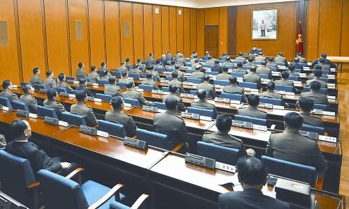 據(jù)朝中社3日提供的照片，朝鮮最高領導人金正恩近日主持召開勞動黨中央軍事委員會擴大會議。