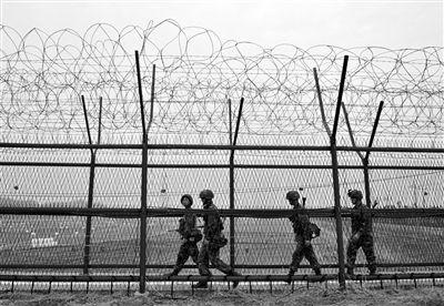 5日，韓國(guó)邊境城市坡州，韓國(guó)士兵在此巡邏，這里距離軍事分界線不遠(yuǎn)。