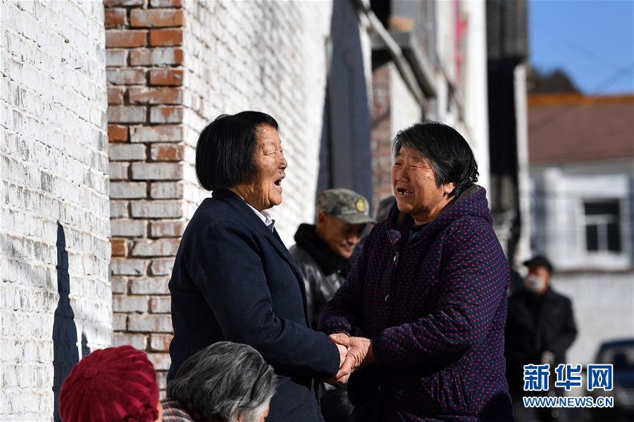 （新華全媒頭條·兩會特別報(bào)道·圖文互動）（3）向著夢想的接力——“90歲”與“95后”代表的“對話”