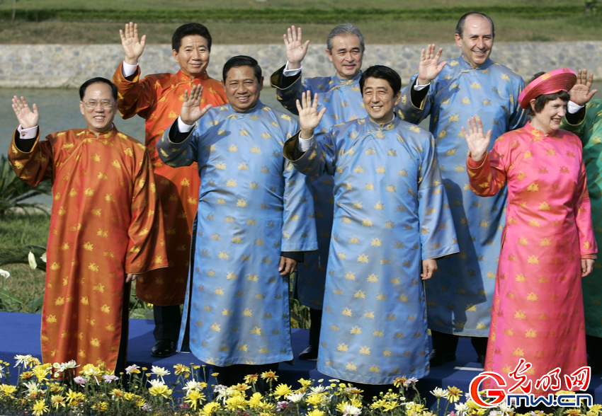 最炫民族風(fēng)！盤點歷年APEC峰會領(lǐng)導(dǎo)人特色服裝秀